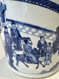 Grand vase de forme roulea en porcelaine de Chine en bleu et blanc &agrave; d&eacute;cor de 'Guo Ziyi 郭子儀拜壽', Kangxi