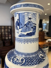 Een grote Chinese blauw-witte rouleauvaas met 'Guo Ziyi 郭子儀拜壽' decor, Kangxi