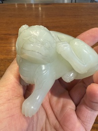 A fine Chinese celadon jade sculpture of a mythical beast, 17/18th C.