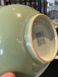 Bol en porcelaine de Chine en c&eacute;ladon monochrome, marque et peut-&ecirc;tre &eacute;poque de Daoguang