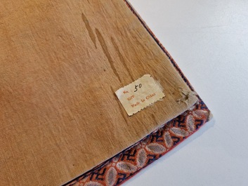 Een Chinees geborduurd zijden 'kesi' doek met  boeddhistische leeuwen en feniksen, 19e eeuw