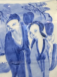 Een zeldzame Chinese blauw-witte kalebasvaas met Guo Tai Min An 國泰民安 decor, Jiajing/Wanli