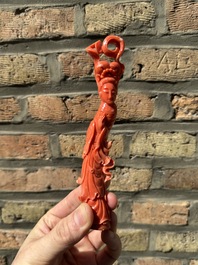 Twee Chinese bloedkoralen figuren van godinnen, 19/20e eeuw