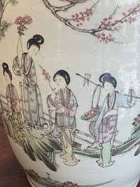 Sept vases en porcelaine de Chine famille rose, 19/20&egrave;me