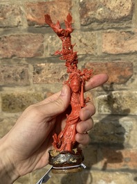 A Chinese red coral figure of a standing lady holding a vase, 19/20th C.