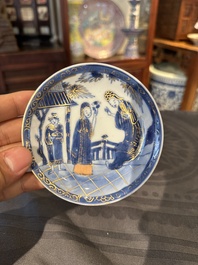 Treize soucoupes et douze tasses en porcelaine de Chine en bleu et blanc &agrave; d&eacute;cor figuratif, Kangxi/Yongzheng