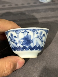 Treize soucoupes et douze tasses en porcelaine de Chine en bleu et blanc &agrave; d&eacute;cor figuratif, Kangxi/Yongzheng