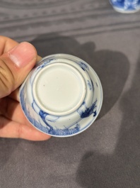 Treize soucoupes et douze tasses en porcelaine de Chine en bleu et blanc &agrave; d&eacute;cor figuratif, Kangxi/Yongzheng