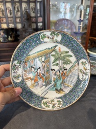 Sept assiettes en porcelaine de Chine famille verte de Canton &agrave; d&eacute;cor figuratif, 19&egrave;me