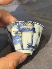 Treize soucoupes et douze tasses en porcelaine de Chine en bleu et blanc &agrave; d&eacute;cor figuratif, Kangxi/Yongzheng