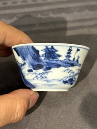 Treize soucoupes et douze tasses en porcelaine de Chine en bleu et blanc &agrave; d&eacute;cor figuratif, Kangxi/Yongzheng