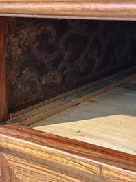 A Chinese huanghuali wooden two-drawer recessed-leg table, 19/20th C.