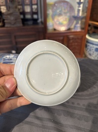 Treize soucoupes et douze tasses en porcelaine de Chine en bleu et blanc &agrave; d&eacute;cor figuratif, Kangxi/Yongzheng