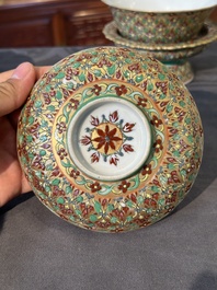 Un bol, un bol couvert et un tazza en porcelaine de Chine Bencharong pour le march&eacute; tha&iuml;, Chine, 19&egrave;me