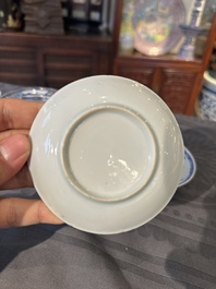 Treize soucoupes et douze tasses en porcelaine de Chine en bleu et blanc &agrave; d&eacute;cor figuratif, Kangxi/Yongzheng