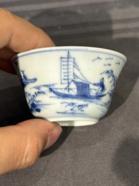 Dertien Chinese blauw-witte schotels en twaalf koppen met figuratief decor, Kangxi/Yongzheng