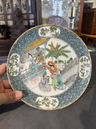 Sept assiettes en porcelaine de Chine famille verte de Canton &agrave; d&eacute;cor figuratif, 19&egrave;me