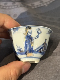 Treize soucoupes et douze tasses en porcelaine de Chine en bleu et blanc &agrave; d&eacute;cor figuratif, Kangxi/Yongzheng