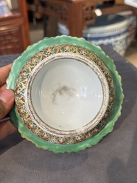 Un bol, un bol couvert et un tazza en porcelaine de Chine Bencharong pour le march&eacute; tha&iuml;, Chine, 19&egrave;me