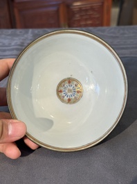 Un bol, un bol couvert et un tazza en porcelaine de Chine Bencharong pour le march&eacute; tha&iuml;, Chine, 19&egrave;me