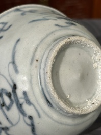 Twee Chinese blauw-witte potten, een stem cup, een kom en een wierookvat, Chenghua merk, Ming