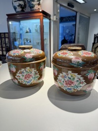 A pair of Chinese capucin-brown-ground famille rose covered bowls with floral design, Yongzheng/Qianlong