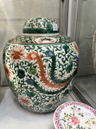 A pair of Chinese famille rose vases, two jars and a box with cover, 19/20th C.