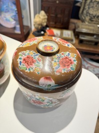 A pair of Chinese capucin-brown-ground famille rose covered bowls with floral design, Yongzheng/Qianlong