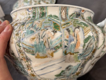 Rare service en porcelaine de KPM &agrave; d&eacute;cor famille verte de Canton, Chine et Allemagne, 19&egrave;me