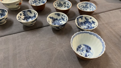 Collection de 17 tasses et 14 soucoupes en porcelaine de Chine, 18&egrave;me