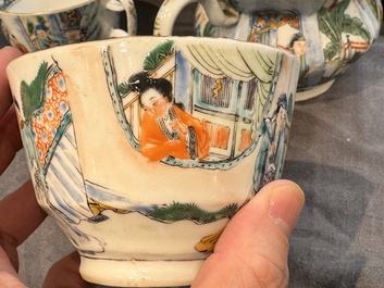 Service &agrave; th&eacute; de 27 pi&egrave;ces en porcelaine de Chine famille verte de Canton, 19&egrave;me