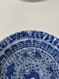 Elf Chinese blauw-witte koppen en schotels met krabben en vissen, Kangxi merk, Guangxu