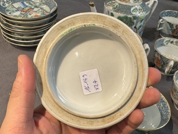 Service &agrave; th&eacute; de 27 pi&egrave;ces en porcelaine de Chine famille verte de Canton, 19&egrave;me