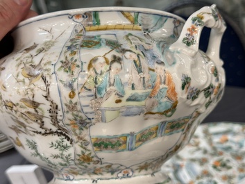 Rare service en porcelaine de KPM &agrave; d&eacute;cor famille verte de Canton, Chine et Allemagne, 19&egrave;me