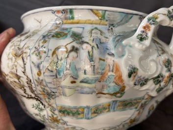 Rare service en porcelaine de KPM &agrave; d&eacute;cor famille verte de Canton, Chine et Allemagne, 19&egrave;me