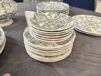 Rare service en porcelaine de KPM &agrave; d&eacute;cor famille verte de Canton, Chine et Allemagne, 19&egrave;me