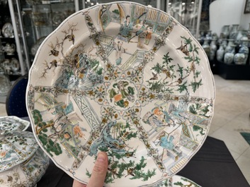 Rare service en porcelaine de KPM &agrave; d&eacute;cor famille verte de Canton, Chine et Allemagne, 19&egrave;me