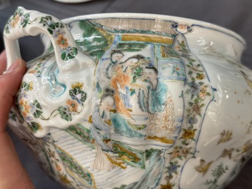 Rare service en porcelaine de KPM &agrave; d&eacute;cor famille verte de Canton, Chine et Allemagne, 19&egrave;me