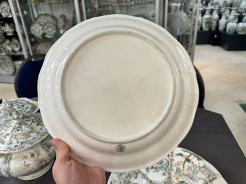 Rare service en porcelaine de KPM &agrave; d&eacute;cor famille verte de Canton, Chine et Allemagne, 19&egrave;me