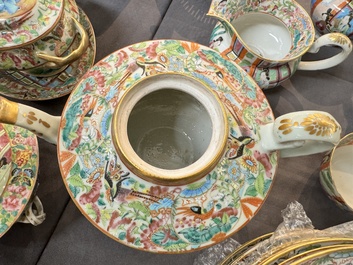 A very extensive Chinese Canton famille rose 81-piece dinner service, 19th C.