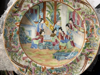 Een zeer uitgebreid Chinees Canton famille rose 81-delig servies, 19e eeuw