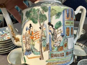 Service &agrave; th&eacute; de 27 pi&egrave;ces en porcelaine de Chine famille verte de Canton, 19&egrave;me