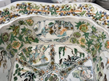 Rare service en porcelaine de KPM &agrave; d&eacute;cor famille verte de Canton, Chine et Allemagne, 19&egrave;me