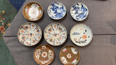 Een verzameling van 17 Chinese porseleinen koppen en 14 schotels, 18e eeuw