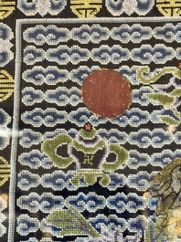 Vier gekaderde Chinese met gouddraad geborduurde zijden 'rank badges', 19e eeuw
