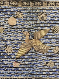 Een paar Chinese met gouddraad geborduurde zijden 'rank badges' met wilde ganzen, 19e eeuw