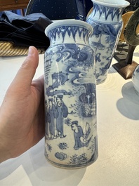 Deux paires de vases en porcelaine du Japon en bleu et blanc &agrave; d&eacute;cor de personnages dans un paysage, Edo, 17&egrave;me