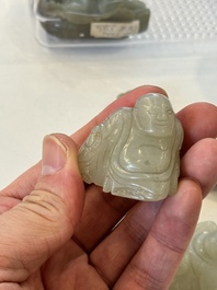 Cinq sculptures en jade blanc et c&eacute;ladon repr&eacute;sentant des gar&ccedil;ons et Bouddha, Chine, 18/19&egrave;me