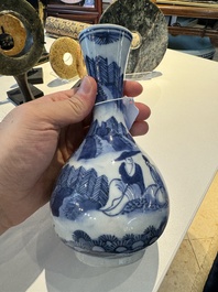 Deux paires de vases en porcelaine du Japon en bleu et blanc &agrave; d&eacute;cor de personnages dans un paysage, Edo, 17&egrave;me