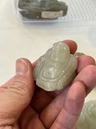 Cinq sculptures en jade blanc et c&eacute;ladon repr&eacute;sentant des gar&ccedil;ons et Bouddha, Chine, 18/19&egrave;me